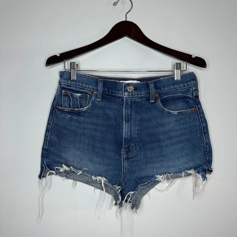 Abercrombie & Fitch The Mom Short Women 29/8 Blue EUC High Rise Distressed Denim